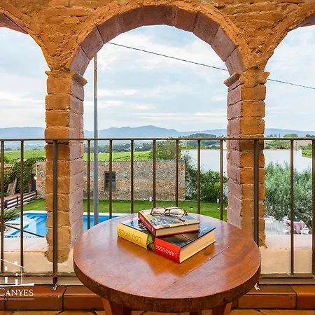 Country house Masia Canyes & *