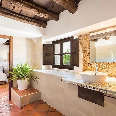 Country house Masia Canyes & San Lorenzo de Hortons