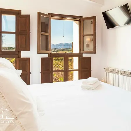 Country house Masia Canyes & San Lorenzo de Hortons